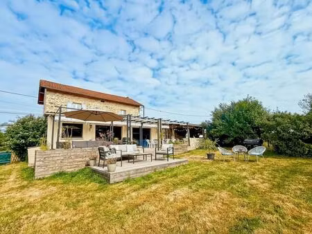 maison de 5 pièces de 140 m² située au nord de mialet