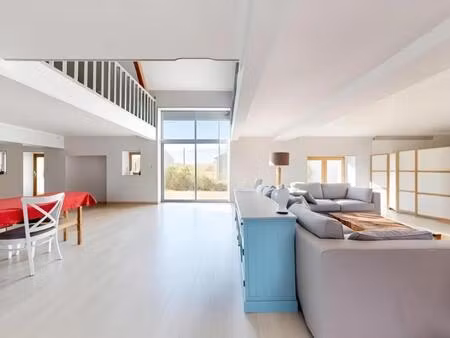 grande maison de caractère avec terrain arboré à lapeyrouse