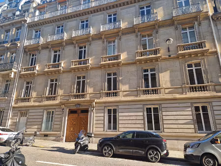 location local professionnel 383m² paris 8ème