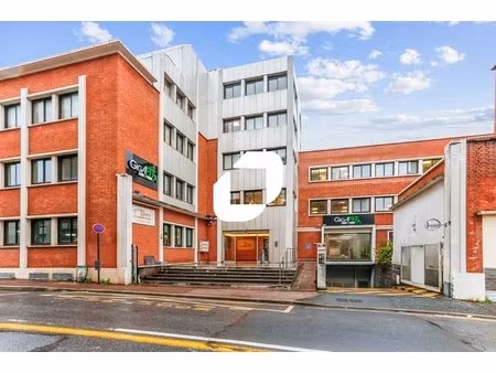 a vendre ou a louer  surface en rdc erpeable au pied du metro