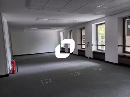 a vendre ou a louer  bureaux rénovés en plein centre-ville !