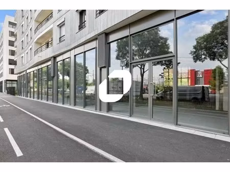 a louer  locaux neufs à louer en rdc