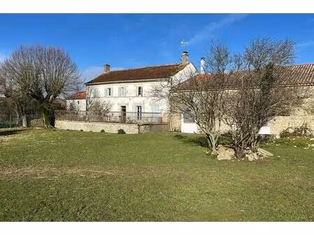 ancienne ferme avec possibilité de gîte