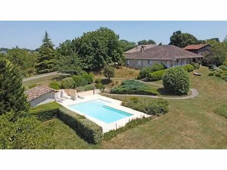 élégante propriété de campagne avec gîte et annexe dans un cadre paisible