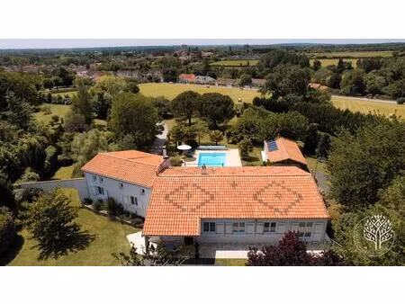 villa familiale confortable située entre saintes  rochefort et saint jean d angely