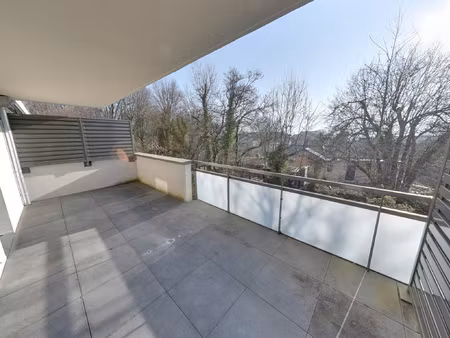 superbe appartement de 2 pièces + cuisine récent avec grande