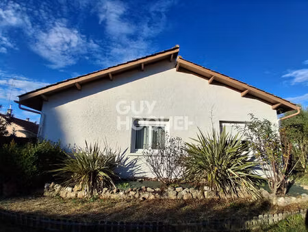 maison de plain pied  3 chambres  garage et jardin