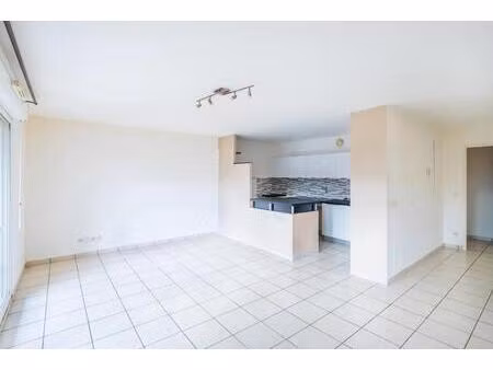 t3 lumineux avec piscine à annemasse