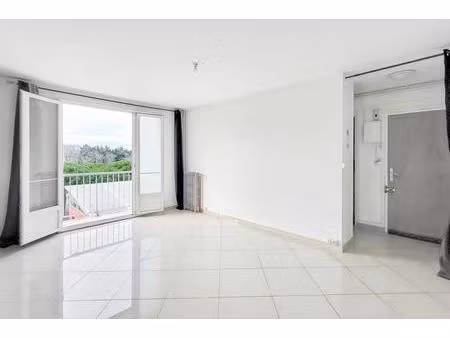 appartement 4 pièces de 76 m² à ris-orangis