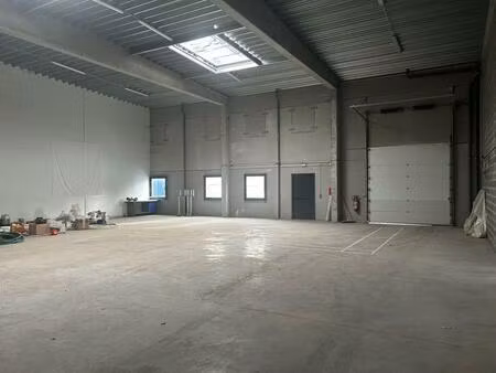 entrepôt à louer  crt. accès a1 et a23 immédiat