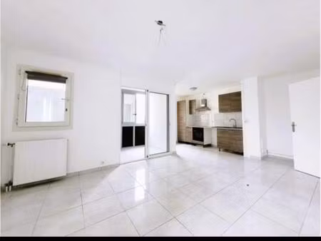 t2 / 48m² / melun (rer d)