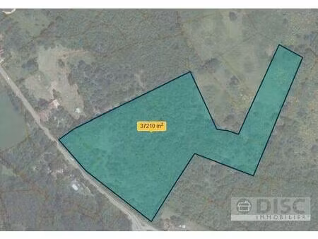 beau terrain de 3 7 hectares avec cu opérationnel.