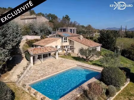 villa avec studio : 285m² sur un terrain de 4150m² à saint