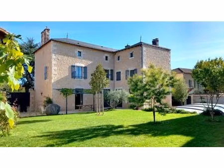 magnifique ancienne ferme rustique en pierre rénovée  7 chambres  7 salles de bains  à...