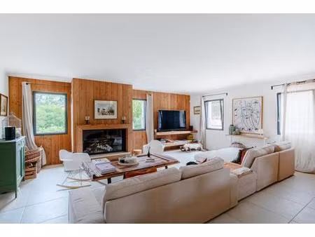 maison de 4 pièces de 160 m² située à la roque-esclapon