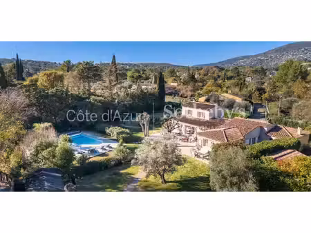 villa avec piscine et terrasse peymeinade (06)