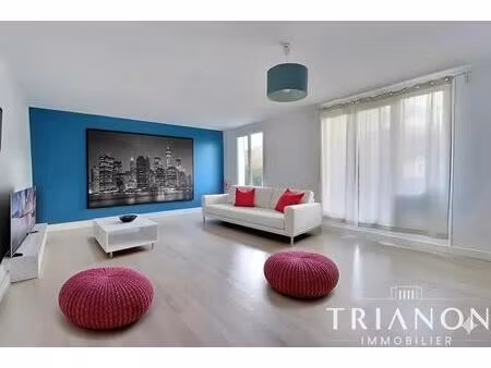 vente d'un appartement t4 (78 m²) avec balcon à croissy