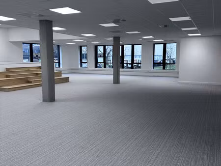 location bureau 264 m² à angers (49000)