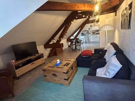 t2 meublé spacieux avec poutres apparentes – gray ville haute