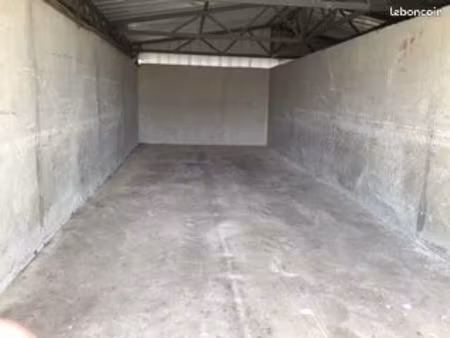garage ou box tout bétonné avec terrain et 2 cassier de 30m sur 15 bétonné plus terrain er