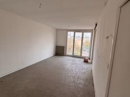 a saisir dans une résidence familiale sécurisée avec gardiennage