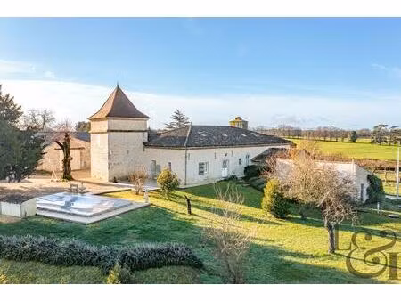 a vendre propriété en pierre d'environ 334 m² habitables
