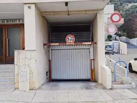 à vendre garage fermé