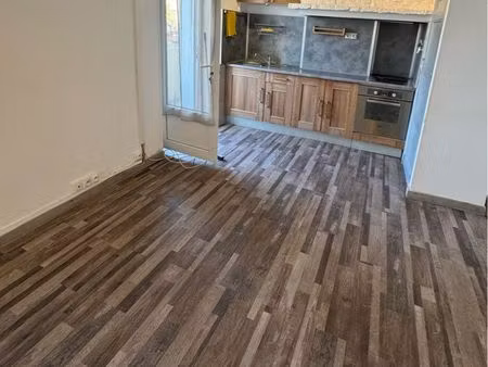 t3 très calme traversant proche sébastopol 50m2 cave