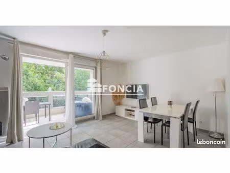 mairie du 9eme/t3 avec terrasse et garage