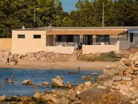 restaurant pieds dans l'eau