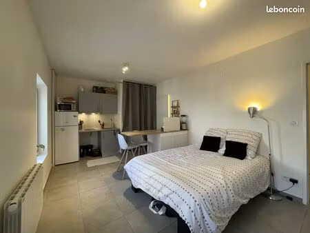 studio 1 pièce 27 m²