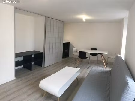 appartement 45 m2  meublé  situé au cœur du centre-ville de surgeres  emplacement idéal pr