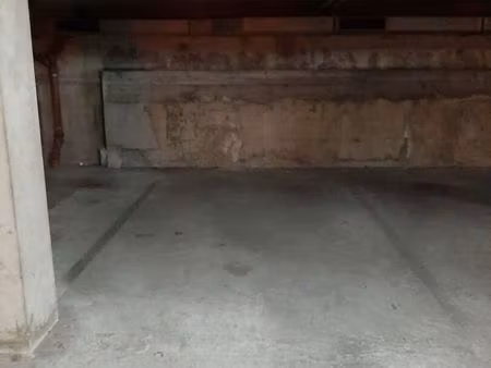 parking/box 1 pièce 15 m²