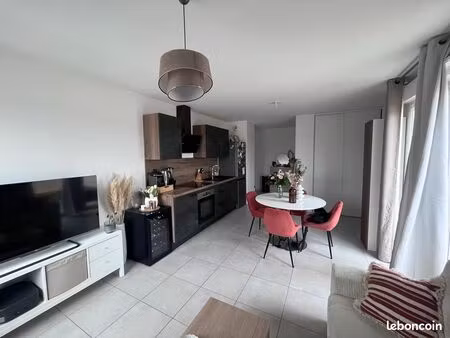 t2 meublé de 50 m² – charme  soleil et confort au cœur de roussillon