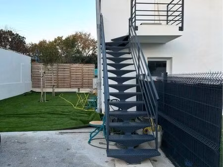 local professionnel 80m2 avec parking