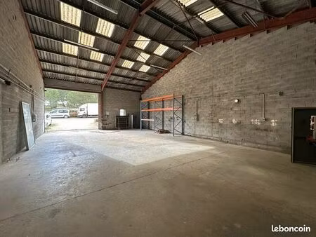 local d'activité 220 m²