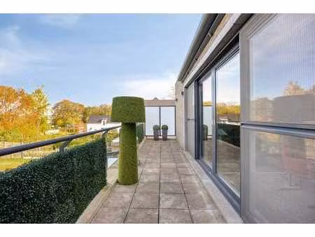 bel appartement à l’architecture intemporelle en parfait ...