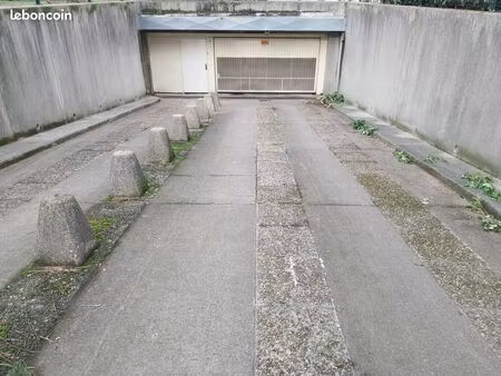 grand garage proche part dieu