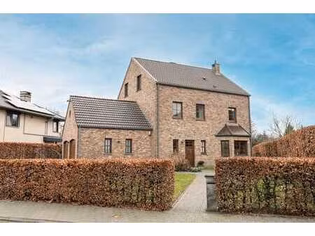 villa avec 4 ch  3 sdb  double garage à overijse
