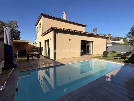 maison 3 faces récente avec piscine et garage