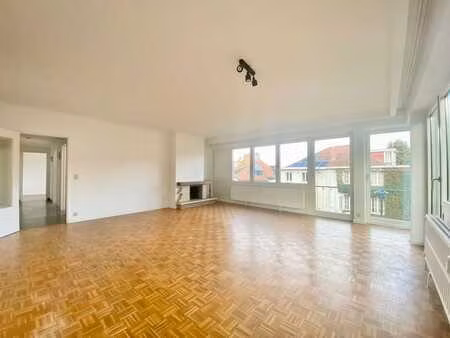 appart 2 ch + bureau  terrasse  parking intérieur