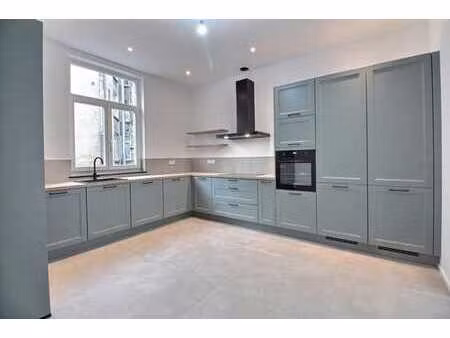 triplex 3 chambres renove - proche châtelain