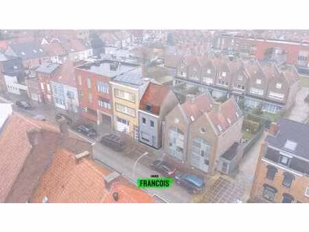 maison prête à emménager avec cour/terrasse dans le centre …