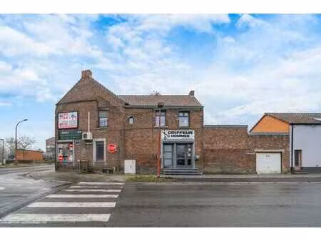 immeuble mixte dans un emplacement stratégique