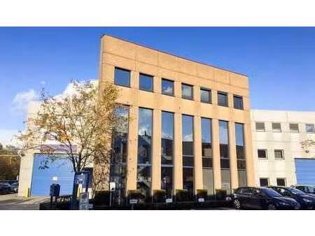 bureaux prêts à l'emploi à louer près de la sortie e40/r4 à