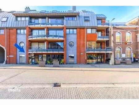 rez-de-chaussée commercial avec 2 empl. de parking et cave !