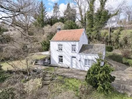 maison érigée sur un terrain de 5.000 m² à amay !