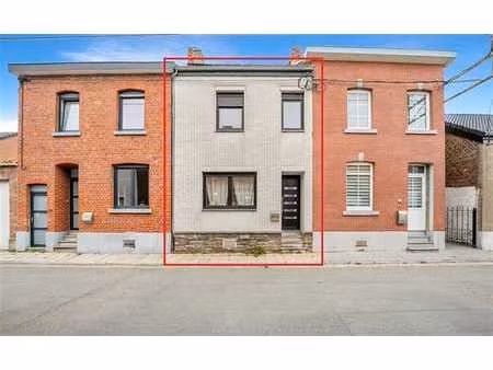 charmante maison avec jardin - rue calme  proche de tout !