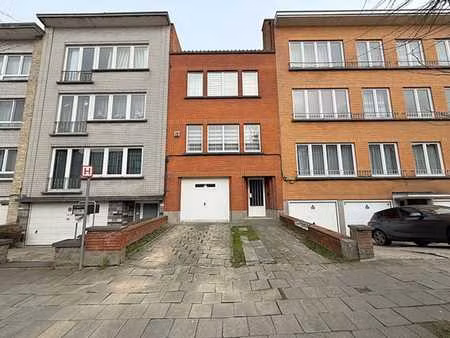 maison avec jardin  garage  parkings et 3 chambres
