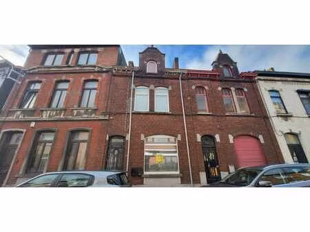 centre & maison à réactualiser & jardin